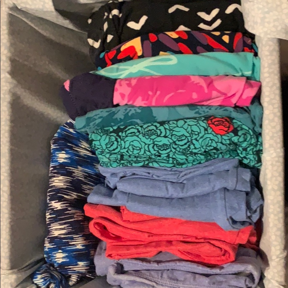 11 pairs of Lularoe Leggings.